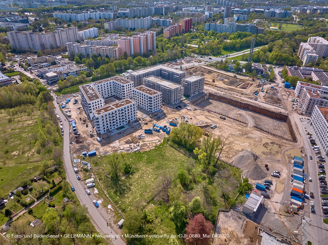 04.05.2023 - Luftbilder vom Alexisqaurtier und Pandion Verde in Neuperlach